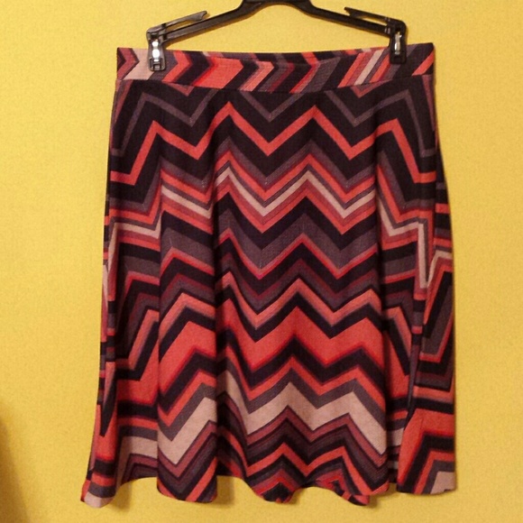 ECI Chevron - print Textured A-line skirt - Picture 3 of 5